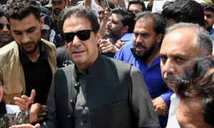 190 ملین پاؤنڈ اسکینڈل کیس: عمران خان کے جسمانی ریمانڈ میں 2 روزہ توسیع