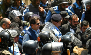 سائفر کیس جیل سے باہر منتقل، عمران کو آئندہ منگل عدالت میں پیش کرنے کا حکم