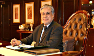 نگراں وزیراعظم نےاسحاق ڈار کو سینیٹ میں قائدِ ایوان نامزد کردیا، پی پی کا اعتراض
