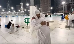 100 سالہ پاکستانی خاتون کا خواب پورا، خانہ کعبہ میں بھارتی بھانجی سے ملاقات