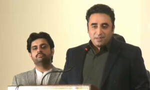 اسلام آباد میں بیٹھے بابو خود کام کرتے ہیں نہ کسی کو کرنے دیتے ہیں، بلاول بھٹو