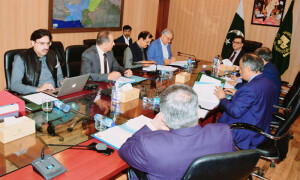 پاکستان ریلوے کی مسافروں کی سہولت کیلئے سروسز کے معیار کو بہتر بنانے کی ہدایت