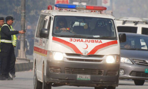 دھند کے باعث وین ٹرک سے ٹکرا گئی،7 جاں بحق