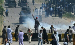 9 مئی جلاؤ گھیراؤ کیس: 8 پی ٹی آئی رہنماؤں کے ناقابل ضمانت وارنٹ گرفتاری جاری