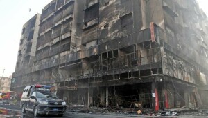 کراچی: شاپنگ مال میں آتشزدگی کے واقعے کا مقدمہ درج، رہائشیوں کو گھروں میں جانے کی اجازت
