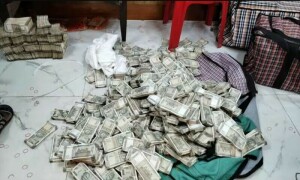 بھارت: معروف سیاستدان کے گھر چھاپہ، نوٹوں سے بھرے 176 بیگ برآمد