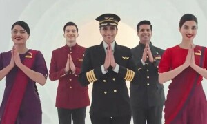 بھارت کی قومی ائرلائن نے 91 سال بعد یونیفارم کا ڈیزائن تبدیل کردیا