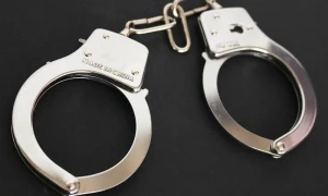 کراچی: پولیس نے اسٹریٹ کرائم میں ملوث ماں بیٹے کو گرفتار کرلیا