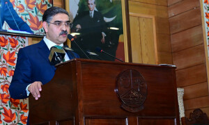 کشمیر کے لیے 300 بار بھی جنگ لڑنے کو تیار ہیں، نگراں وزیراعظم