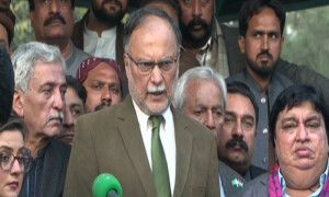 سندھ کےعوام کو منی بیک گارنٹی دیتے ہیں، ن لیگ کو آزمائیں، احسن اقبال