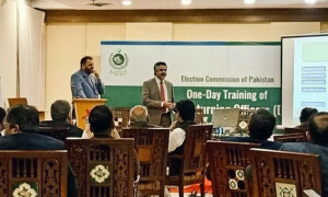الیکشن میں ڈسٹرکٹ ریٹرننگ افسر اور ریٹرننگ افسران کا کردار کیا ہے
