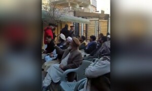 سوات میں پی ٹی آئی اجلاس پر چھاپہ، سابق ایم پی اے بیٹے سمیت گرفتار