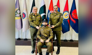 پاکستانی کرکٹر شاداب خان پنجاب پولیس کے اعزازی ڈی ایس پی بن گئے