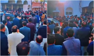 سرگودھا : ریٹرننگ آفیسر کے دفتر میں لیگی اور پی ٹی آئی کارکنان میں تصادم، تھپڑوں اور مکوں کی بارش