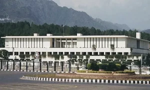 وفاقی بیور و کریسی میں اکھاڑ بچھاڑ، پاور سیکرٹری راشد محمود کو عہدے سے ہٹا دیا