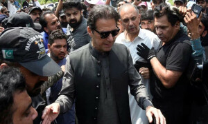 سپریم کورٹ دفتر نے توشہ خانہ فیصلے کیخلاف عمران کی درخواست پر اعتراض اٹھا دیا