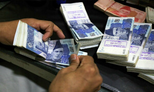 500 ارب روپے کے قریب پاکستانی کرنسی نوٹ مارکیٹ سے غائب