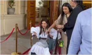 ماہرہ خان &rsquo;جدہ فلم فیسٹول&lsquo; میں وہیل چیئر پر کیوں آئیں