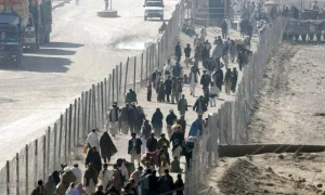 امریکا جانے کے منتظر افغانوں کو بھی پاکستان نے ڈی پورٹ کر دیا، غیرملکی میڈیا