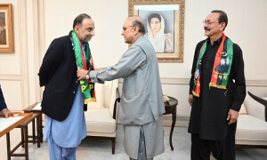 ایم کیو ایم کے سابق رہنما انیس ایڈووکیٹ اور رضا ہارون پیپلز پارٹی میں شامل