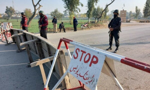 پولیس اور دہشت گردوں کے درمیان ڈیڑھ گھنٹہ فائرنگ کا تبادلہ، ڈیرہ اسماعیل خان میں دفعہ 144 نافذ