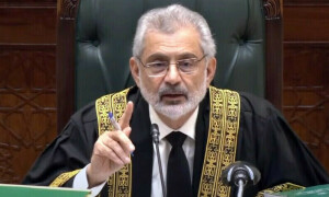 براہ راست سماعت چیف جسٹس کو مہنگی پڑی، اہلیہ نے نشانے پر رکھ لیا