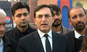 پی ٹی آئی کے ٹکٹوں کا مسئلہ پیر تک حل ہو جائے گا، بیرسٹر گوہر کا اعلان