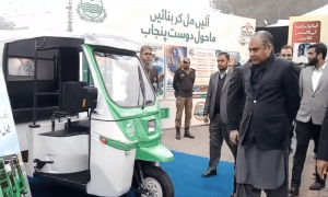 پنجاب میں مفت اور رعایتی نرخوں پر موٹرسائیکلوں اور رکشوں کا سیلاب
