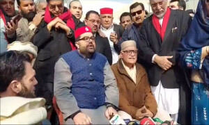 &rsquo;گِلہ عورتیں کرتی ہیں&lsquo;، چیف جسٹس پشاور ہائیکورٹ کا ایمل ولی خان کو طعنہ