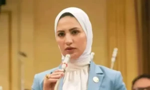 مصری رُکن پارلیمنٹ امتحان میں نقل کرتے ہوئے پکڑی گئیں، پراکٹر پر حملہ