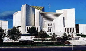 سپریم کورٹ نے بیرسٹر گوہر کے گھر چھاپے کی آئی جی اسلام آباد سے فوری رپورٹ طلب کرلی
