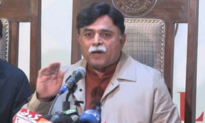پی ٹی آئی نے جعلی ٹکٹ جمع کرائے، نظریاتی گروپ سربراہ کی پریس کانفرنس