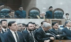 PTI to contest elections without &lsquo;bat&rsquo; as SC upholds ECP order