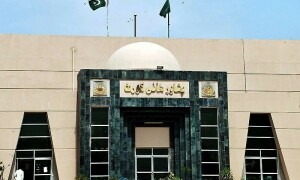 &rsquo;کس قانون کے تحت کہیں کہ بوتل واپس لیں اور کوئی دوسرا نشان دیں؟&lsquo;
