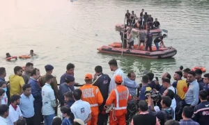 10 schoolchildren dead after boat capsized in India