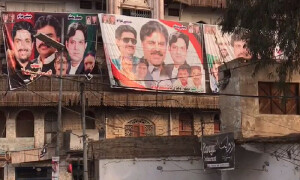پیپلز پارٹی نے قومی ورثہ قرار دی گئی عمارتوں پر بینرز اور پینا فلیکس لگا دیے