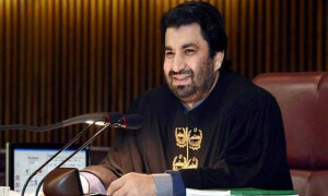 عمران خان کیخلاف عدم اعتماد: قاسم سوری آئینی بحران کا سبب بنے، کیوں نہ آئین شکنی پر کارروائی کی جائے، سپریم کورٹ