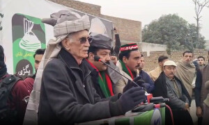عمران خان ذہنی بیمار ہیں ان کو کسی چیز کا پتہ نہیں، پرویز خٹک