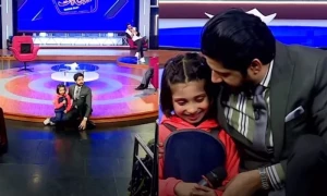 چُھونے سے قبل بچی کے والدین سے اجازت لینے پرعمران اشرف نے دل جیت لیے