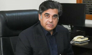 نگراں وزیر تجارت گوہر اعجاز نے وفاقی وزیر داخلہ کا قلمدان سنبھال لیا