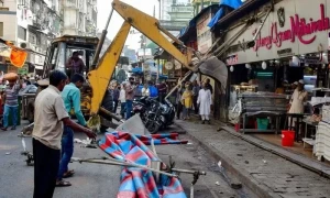 Muslim shopfronts torn down in Mumbai after religious clashes