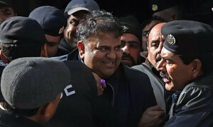 مالی فراڈ کیس: فواد چوہدری پر فرد جرم کیلئے تاریخ مقرر کردی گئی