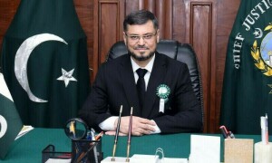 توشہ خانہ ریفرنس: بشریٰ بی بی کا 342 کے تحت بیان قلمبند، جج کی طبیعت خراب ہوگئی