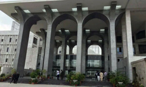 توشہ خانہ، 190 ملین پاؤنڈز کیس میں جیل ٹرائل کے خلاف درخواستیں مسترد کئے جانے کا تحریری فیصلہ جاری