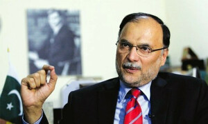 توشہ خانہ کیس: سزائیں قانون کے مطابق نہ ہوئیں تو ہائر فورم پر ریلیف مل جائے گا، احسن اقبال