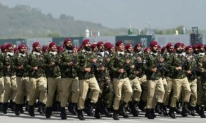 کتنے فیصد پاکستانی فوج پر اعتماد کرتے ہیں؟ امریکی نشریاتی ادارے کا سروے