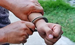 میان بیوی کا جھگڑا ختم کرانے کیلئے آنیوالا شوہر کو قتل کرکے چلا گیا