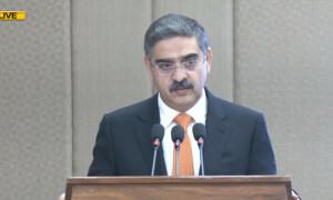 نوجوانوں کیلئے ذہنی صلاحیتوں کو بڑھانے والے کھیلوں کا فروغ ضروری ہے، نگراں وزیراعظم