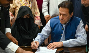 عمران خان اور بشریٰ میاں بیوی نہیں، لیکن ناجائز تعلقات کا الزام بھی ختم