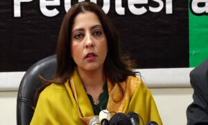عطاء تارڑ کا لہجہ کسی مہذب شخص کا نہیں، وہ آج کل انڈین مووی دیکھ رہے ہیں، پلوشہ خان